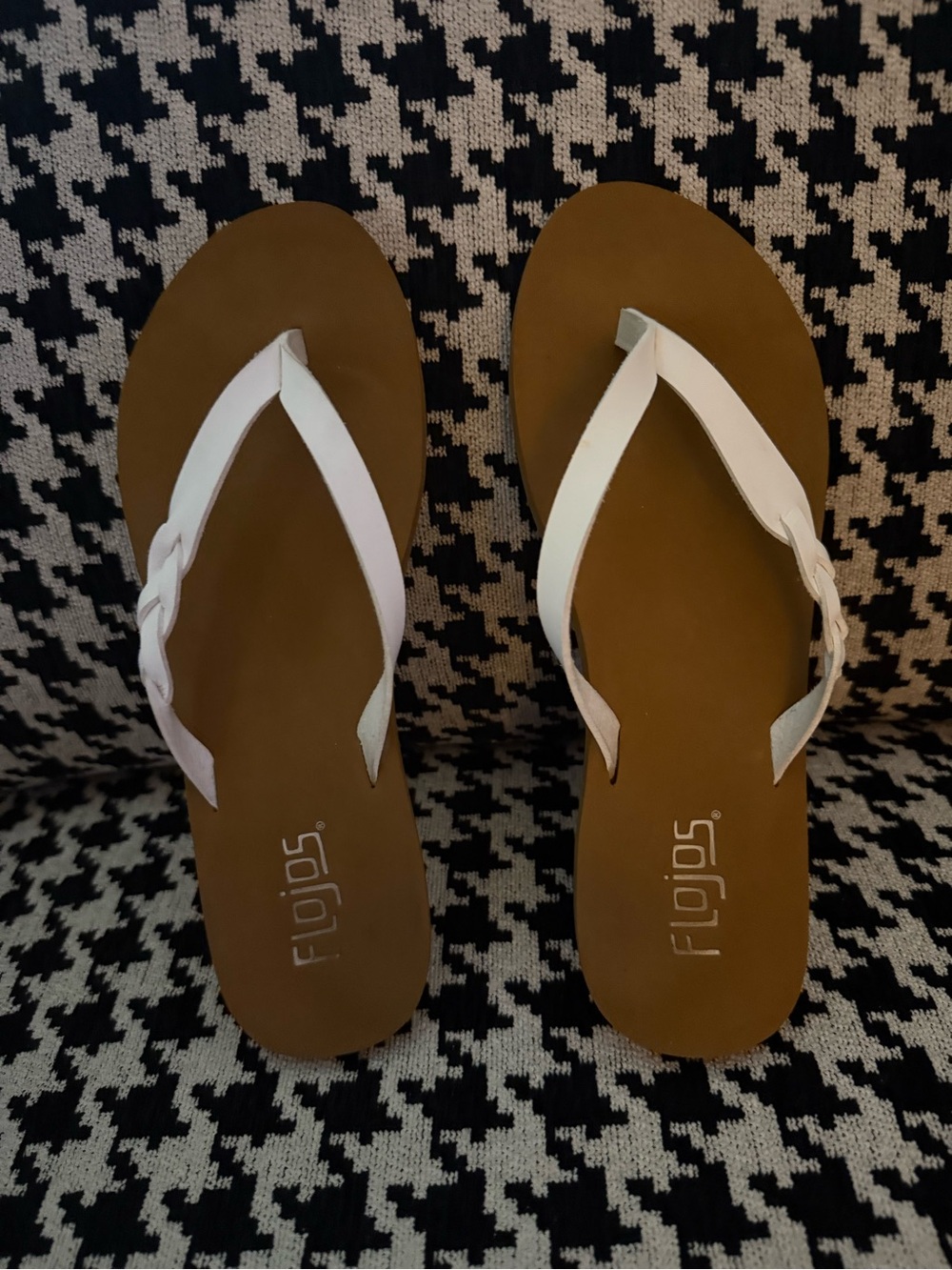 Flojos White Strap Flip Flops❗️